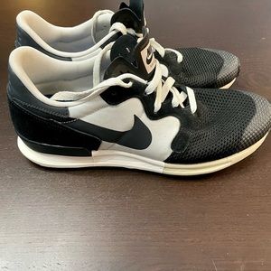Nike Air Berwuda Men’s Shoe (10.5)